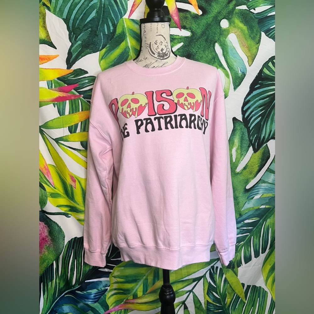 Gildan Heavy Blend M βPoison the Patriarchyβ Pink Apple Graphic Fall Sweatshirt